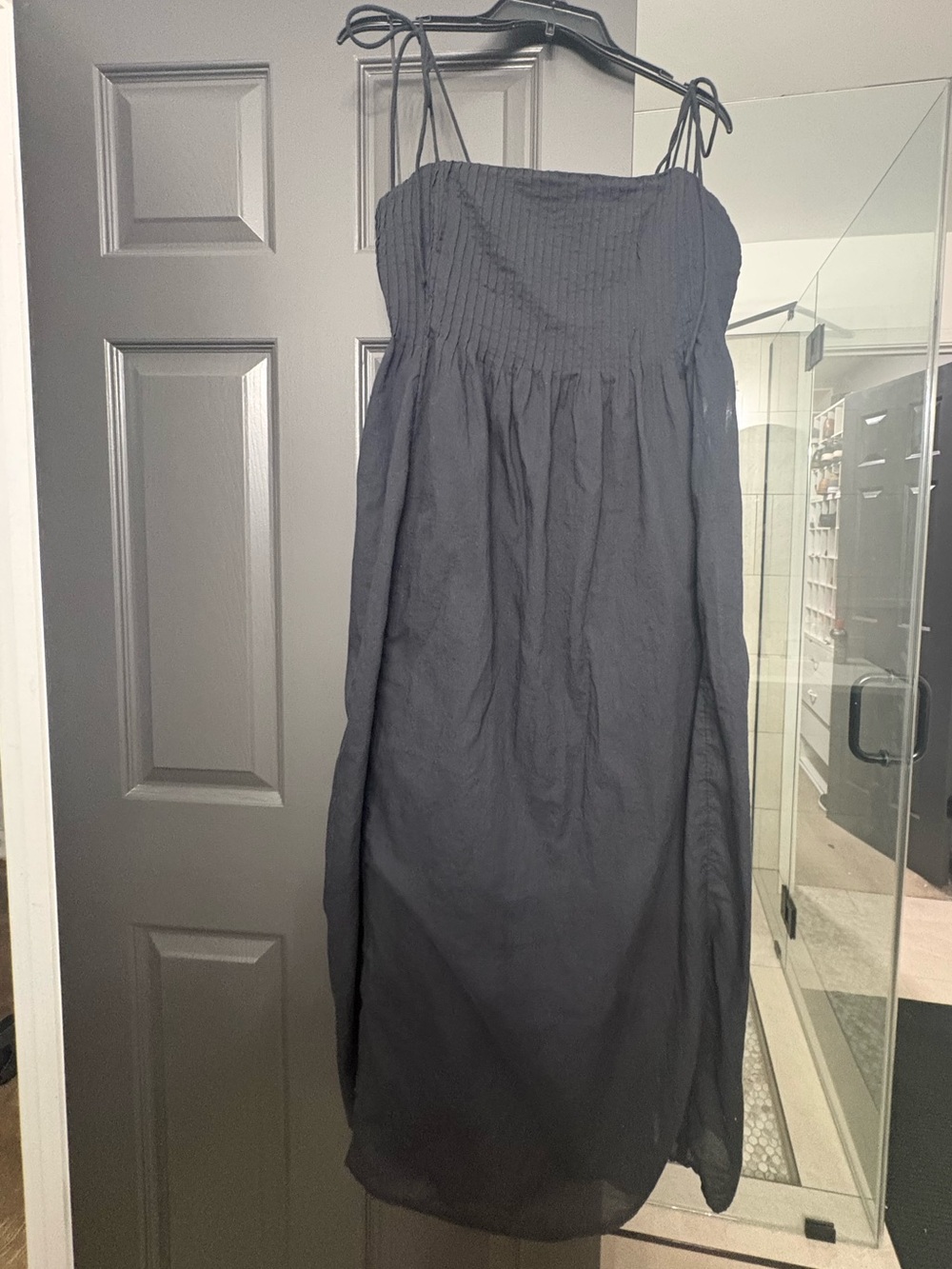 New Never WornAbercrombie & Fitch Black Smocked Maxi Dress with Tie Straps - Picture 2 of 2